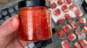 VIDEO Vindeau caviar fără acte de proveniență. Afacerea unei femeie și a unui bărbat din Ialoveni, dată peste cap