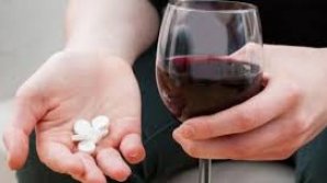 Ce se intampla cand amestecati alcoolul cu medicamentele? Schimbările care pot avea loc