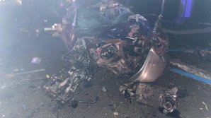 Accident cumplit în sudul țării: Patru persoane au murit. O mașină făcută praf (IMAGINI DE GROAZĂ)