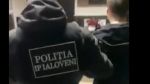 Schema cu „ruda implicată în accident” a mai făcut o VICTIMĂ: Un bătrân a rămas fără sute de mii de lei. Doi indivizi, REŢINUŢI (VIDEO)