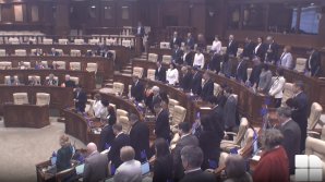 Deputaţii au ţinut un moment de reculegere în memoria lui Alexei Navalnîi (VIDEO)