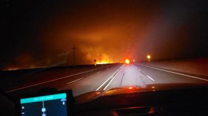 Risc de accident nuclear în SUA. Un incendiu scăpat de sub control a ajuns aproape de o uzină de bombe atomice (VIDEO)