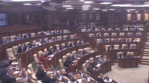 VIDEO Opoziţia a solicitat audierea în Parlament a ministerului Apărării cu privire la drona căzută în sudul ţării. REPLICA PAS: Să-l întrebe pe Putin