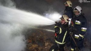 Un mort în urma prăbuşirii unei drone ruseşti asupra unui bloc de apartamente în Odesa