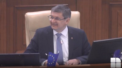 VIDEO. Ce a făcut Igor Grosu în şedinţa de astăzi a Parlamentului şi a stârnit hohote de râs în rândul deputaţilor
