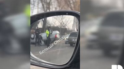 Accident grav la intrarea în Bălți: Un automobil s-a răsturnat VIDEO