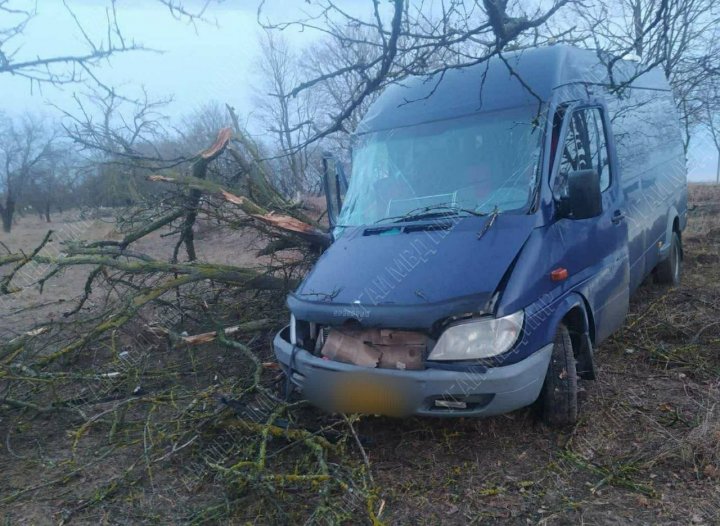 Accident VIOLENT. Un bărbat a ajuns la spital (FOTO)