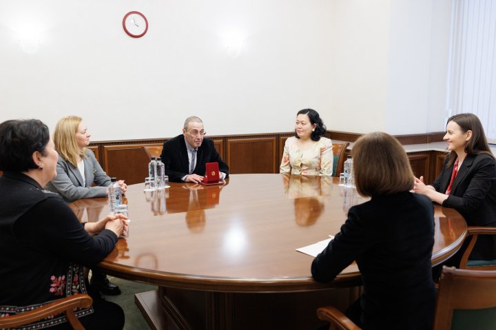 Renumitul pianist Alexander Palei a primit titlul onorific de „Artist al Poporului”. Distincţia a fost conferită de preşedinta Maia Sandu (FOTO)