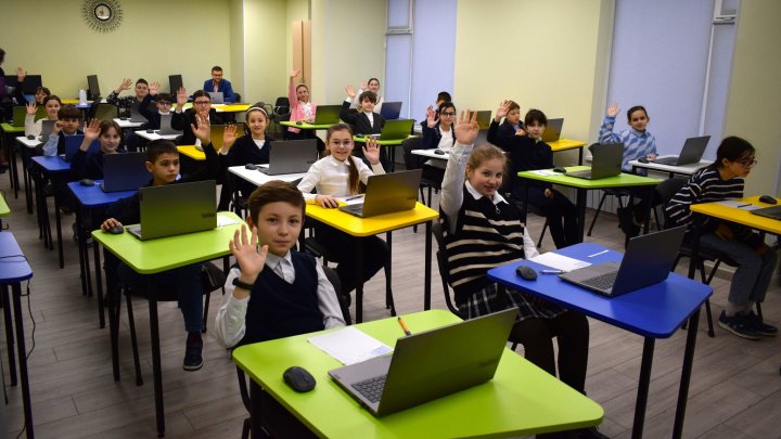 PREMIERĂ pentru Republica Moldova! Testarea materialelor de examen pentru clasele primare, desfășurată la calculator 