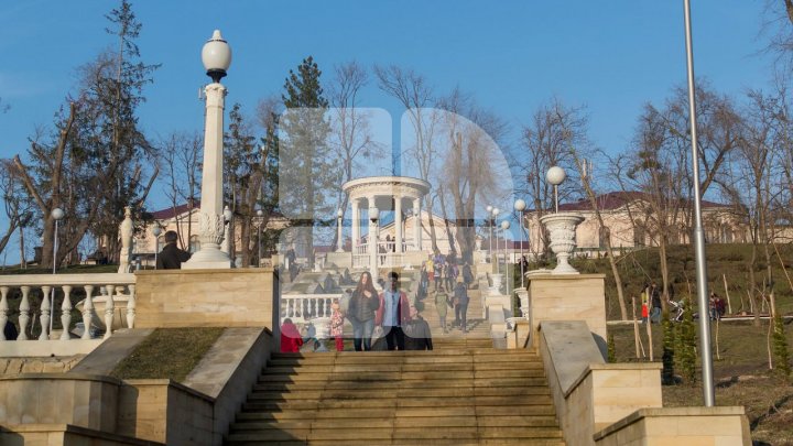 Vremea se încălzeşte. Câte grade vor indica termometrele mâine