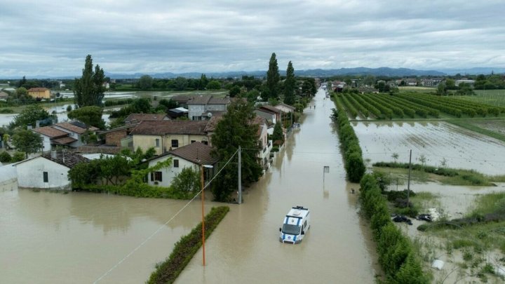 Vreme rea în nordul Italiei. Autoritățile AVERTIZEAZĂ că e risc de inundații și alunecări de teren VIDEO