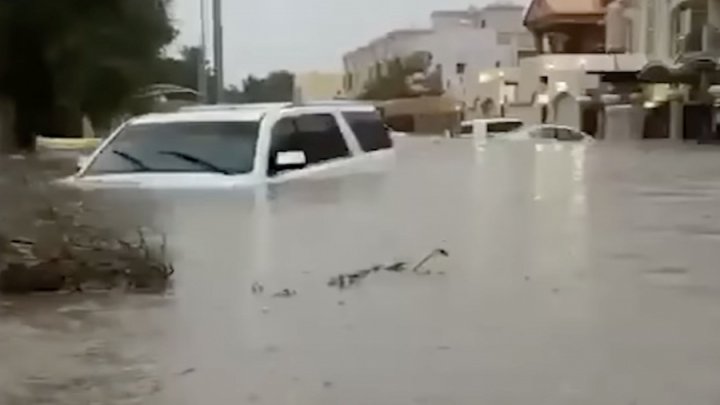 Inundații dezastruoase în Emiratele Arabe Unite. Mai multe străzi din Dubai au fost inundate