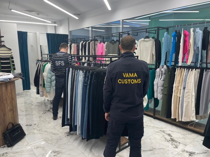 PERCHEZIŢII în magazinele din Capitală. Mărfuri ale unor ,,branduri renumite”, în valoare de sute de mii de lei, vândute ilegal (FOTO/VIDEO)