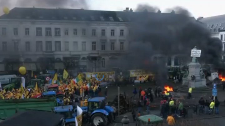 Bruxelles, sub asediu. Clădirea Parlamentului European, înconjurată de flăcări, înainte de summitul CE