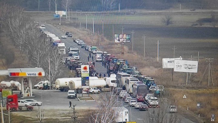 VIDEO Protestul continuă. Drumul de acces spre Leușeni-Albița a fost BLOCAT din nou pentru câteva ore