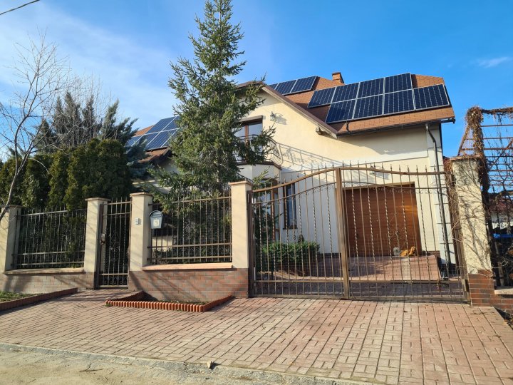 IMAGINI şi DEZVĂLUIRI despre o casă dintr-o suburbie a Chișinăului care ar aparţine Maiei Sandu. Şeful de cabinet al președintelui ţării: Să nu credem toate aberațiile