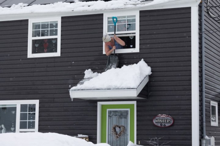 (GALERIE FOTO) Estul Canadei, lovit de o furtună de zăpadă „istorică”. A fost mobilizată armata pentru a ajuta la curățarea drumurilor 