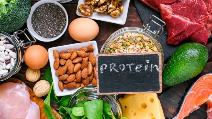 Cele 6 semne care îți arată că mănânci mai multe proteine decât ai nevoie. Creșterea în greutate, unul dintre ele