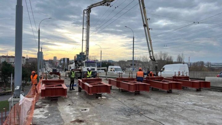 Când va fi reluată circulaţia rutieră pe prima porțiune a podului Mihai Viteazul din Capitală? Precizările lui Vitalie Mihalache