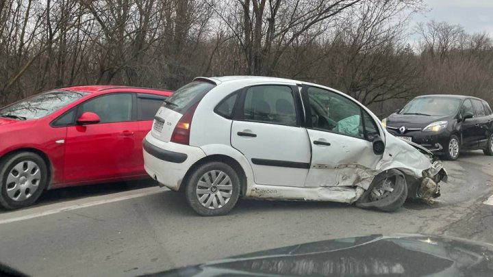 ACCIDENT GRAV pe şoseaua Balcani, după ce un şofer a efectuat o manevră de depășire neregulamentară FOTO