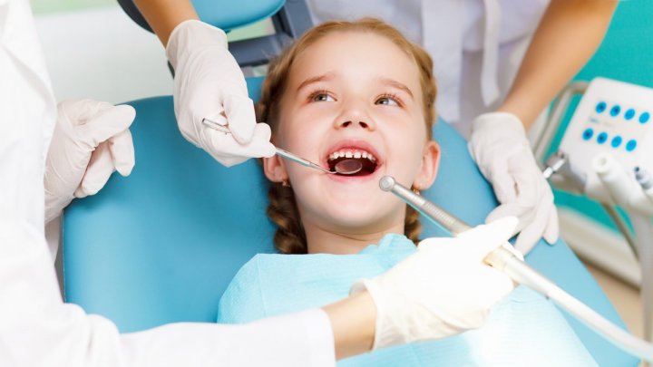 Copii din două raioane ale ţării vor beneficia de servicii stomatologice GRATUITE. Vezi care sunt acestea