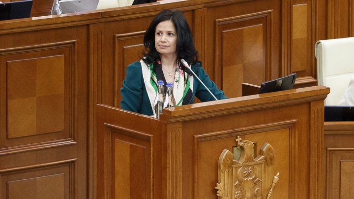 Veronica Roșca i-a luat locul lui Stamate. Este noul preşedinte al Comisiei juridice, numiri și imunități