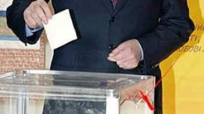 Во время избирательной кампании члены правительства должны будут выбрать - занимать им административные должности или участвовать в избирательной гонке