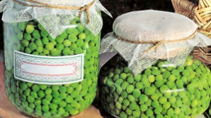 Сотрудники ЦБЭПК изъяли 27 тысяч банок с просроченным горошком