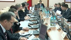 Премьер-министр Влад Филат намерен сократить зарплаты некоторых чиновников