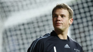 Голкипер Мануэль Нойер решил застраховать свои руки