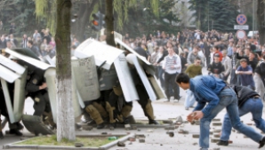 Румынская пресса: Революция "Твиттер" в Кишиневе, убитая недомолвками