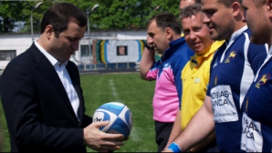 Додон предлагает Филату сыграть в волейбол