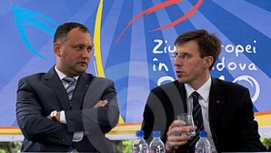 Киртоакэ: Додон обогатил крестницу. Додон: У меня хотя бы есть крестники, Киртоакэ даже не знает, что это такое