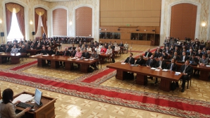 Парламентское заседание отложено