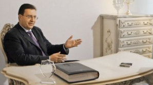 Лупу подарит Януковичу книгу