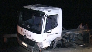 Два человека попали в больницу и шесть машин повреждены в результате ночных ДТП