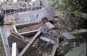 Строитель-вандал из Бачоя осквернил несколько могил и разбросал останки по кладбищу