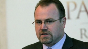 Годя основывает Партию демократического действия