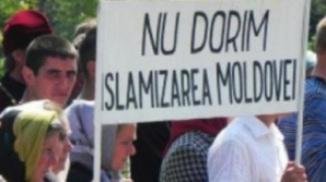 Молодые христиане пикетировали дом Тэнасе в знак протеста против легализации ислама