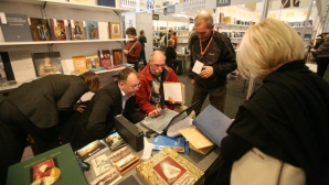 Столпотворение ради покупки книги. ПОДРОБНОСТИ 