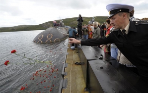 В России проходят траурные мероприятия в связи с 11-й годовщиной гибели "Курска"