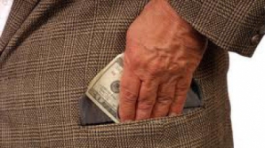 Вымогал деньги у бизнесмена: В Атаках задержали полицейского по подозрению в коррупции