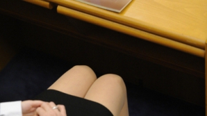 Ученые: Женщины в юбках производят более позитивное впечатление на коллег