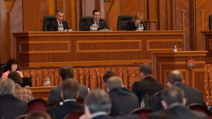 ЛДПМ добивается созыва экстренного совещания парламента, чтобы обсудить рейдерские атаки на банки