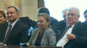 Коммунисты вернулись в парламент с требованием об увольнениях и назначении даты президентских выборов