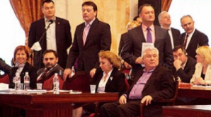 ПКРМ защищает Пулбере и требует отозвать мандат Пушкаша: Это рейдерские атаки АЕИ на КС