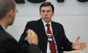 Советники-коммунисты о Киртоакэ: Ему очень подходит катание на горках с детсадовцами. Пусть и идёт туда