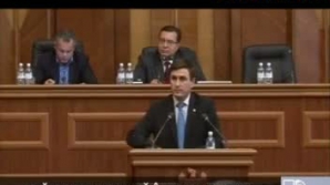 Депутаты перепутали парламент с ботаническим садом: розы с шипами и арбузы с красной кожурой