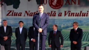 Филат на Дне вина: Попробовал себя в роли винодела и угостил напитком посаженного отца