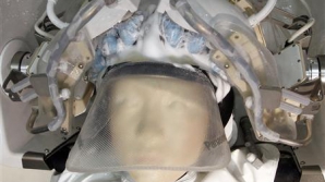 Робота для мытья головы разработали японские ученые